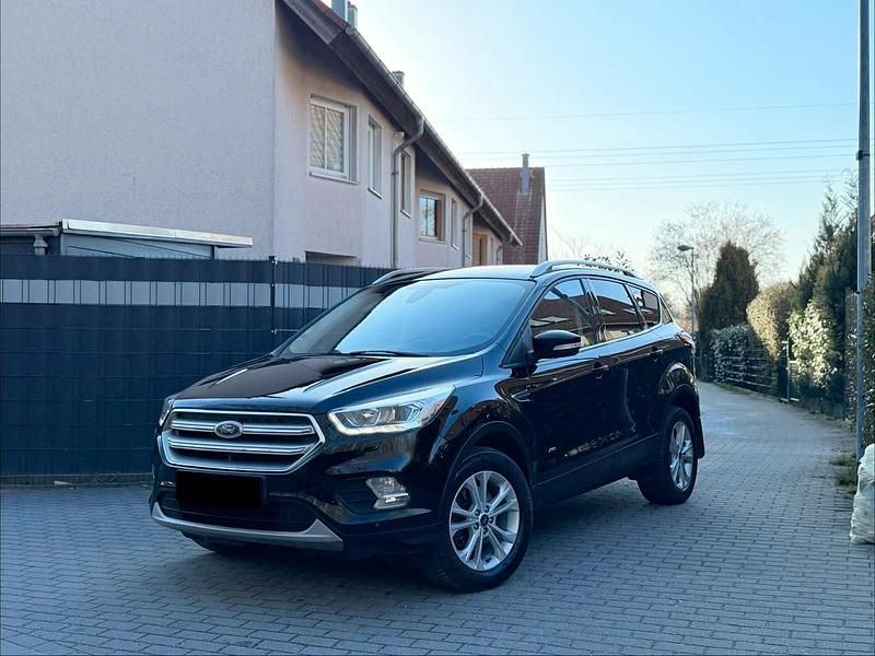 Gebraucht Ford Kuga 150 PS (110 kW) 2018 Schwarz SUV