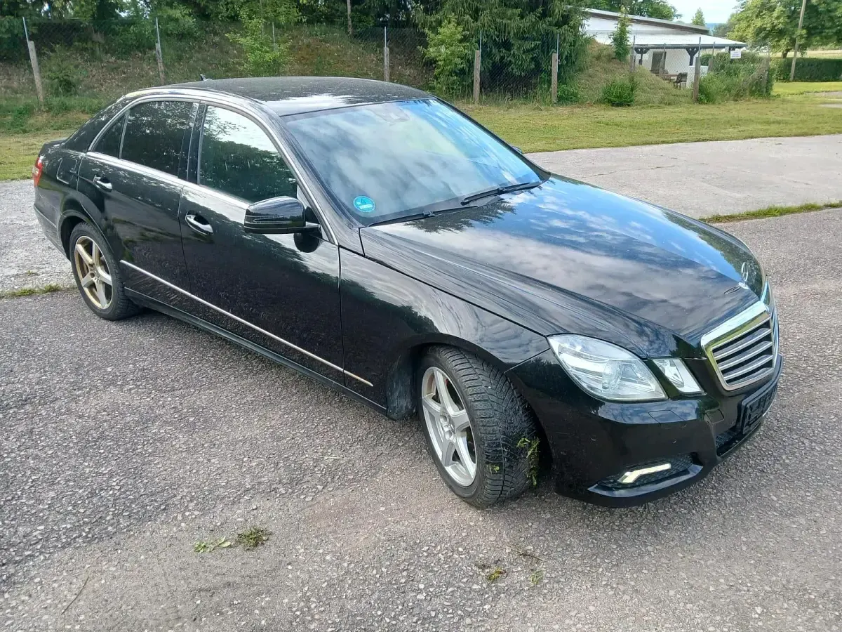 Gebraucht Mercedes E350 231 PS (169 kW) 2009 Schwarz Limousine