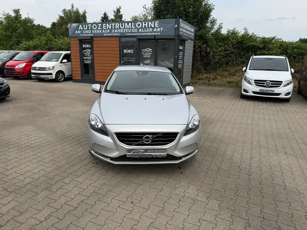 Gebraucht Volvo V40 You! 120 PS (88 kW) 2015 Silber Limousine