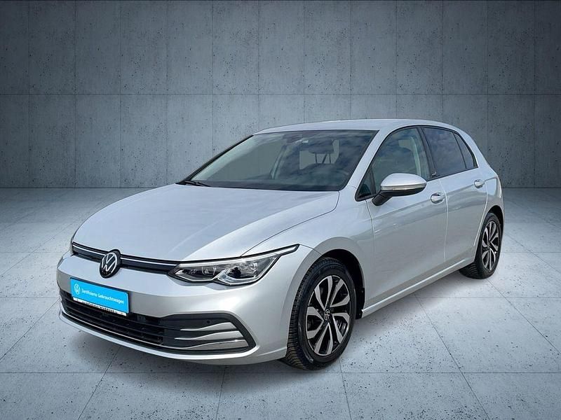 Second-hand VW Golf VIII Active 150 CP (110 kW) 2022 Argintiu Berlinǎ