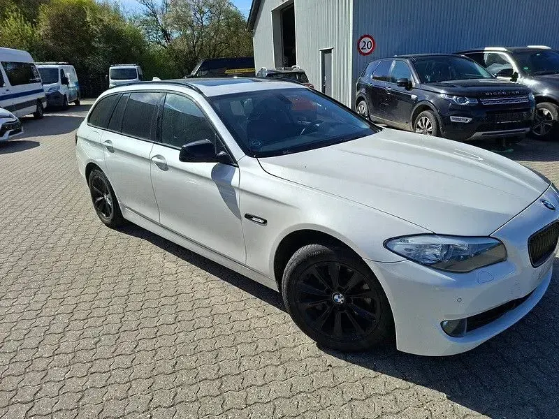 Käytetty BMW 525 218 HP (160 kW) 2013 Musta Farmari