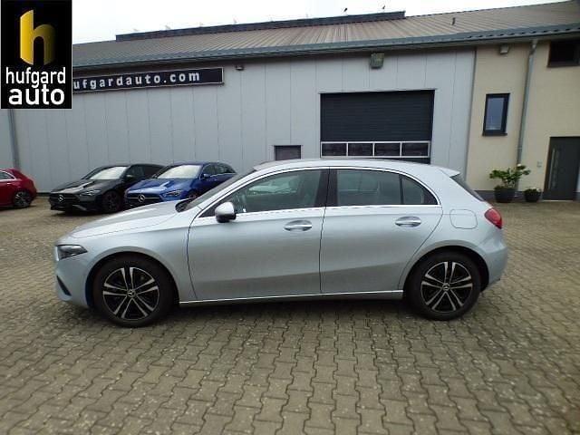 Silber Gebraucht 2024 Mercedes A200 Advanced Plus Limousine | 29.399 € (Guter Preis) - Bild 1/4