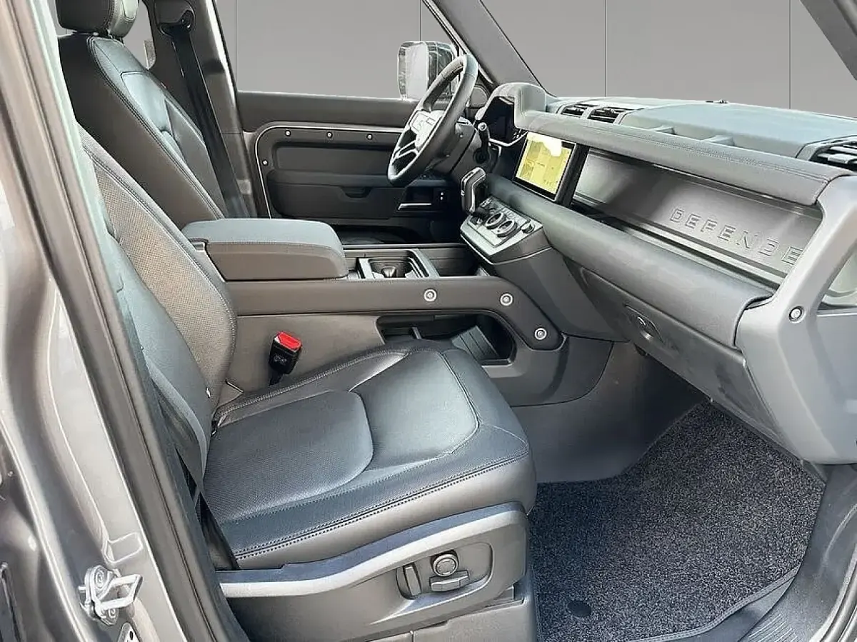 Usata Land Rover Defender SE Dynamic 252 CV (185 kW) 2024 Grigio SUV