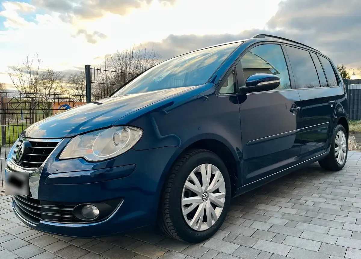 Gebraucht VW Touran 140 PS (102 kW) 2009 Blau Van / Kleinbus