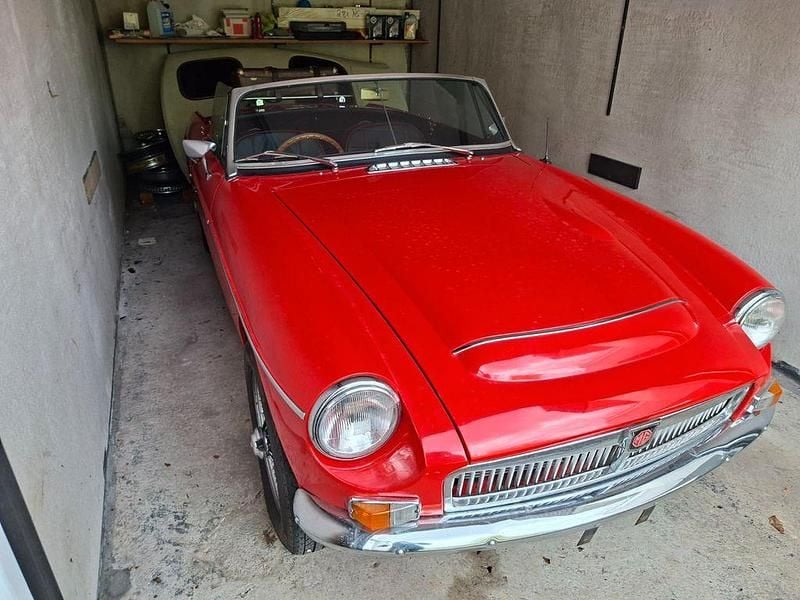 Second-hand MG C 129 CP (94 kW) 1968 Roșu Cabrio
