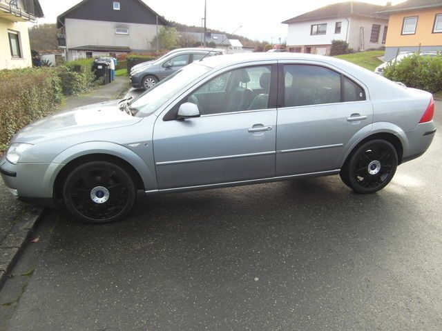 Gebraucht Ford Mondeo 178 PS (130 kW) 2003 Silber metallic Limousine
