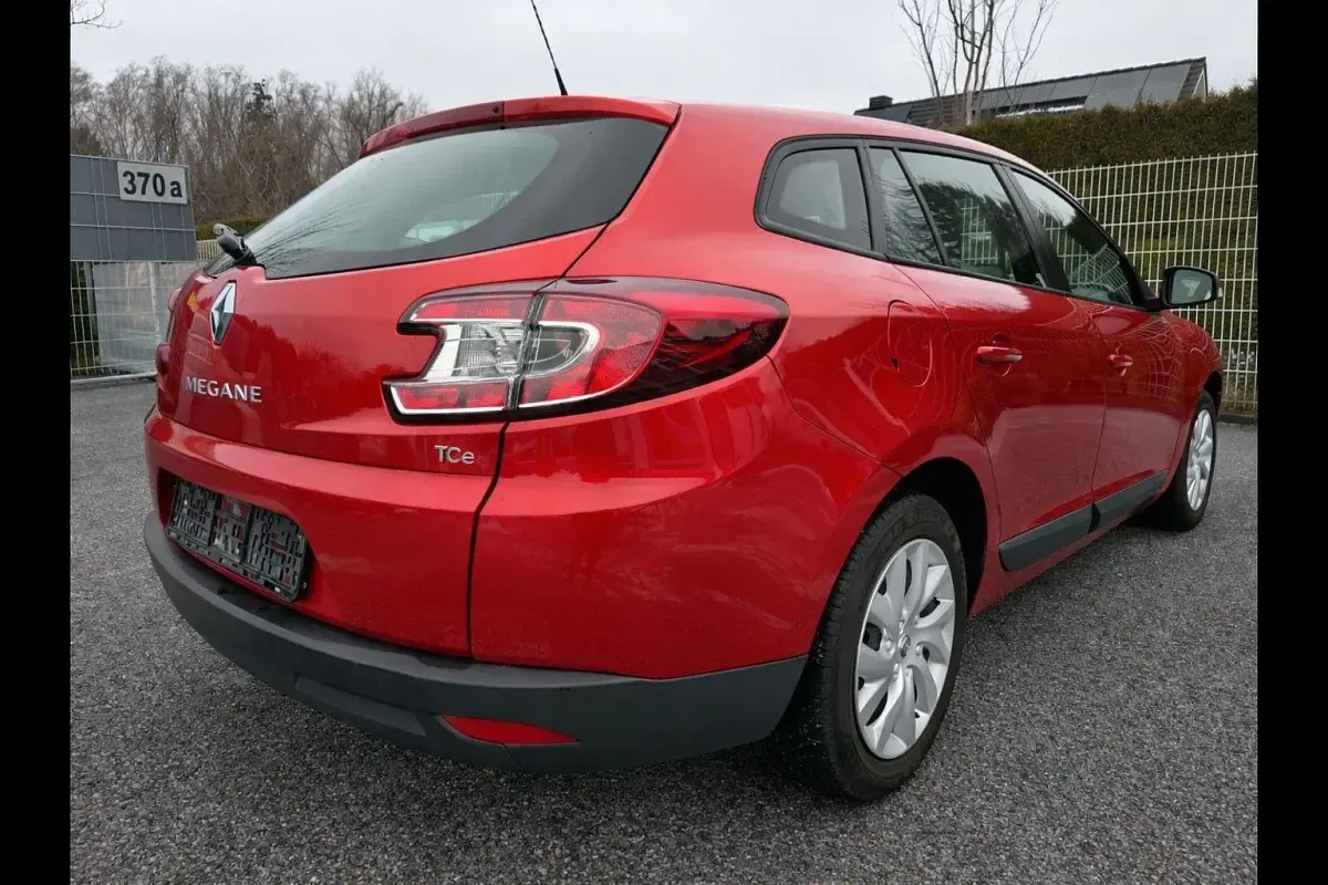 Gebraucht Renault Mégane GrandTour Authentique 116 PS (85 kW) 2016 Rot Kombi