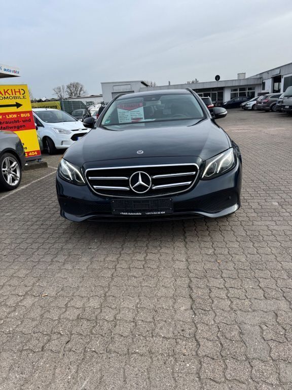 Grün Gebraucht 2018 Mercedes E250 Kombi | 20.990 € (Fairer Preis) - Bild 1/4