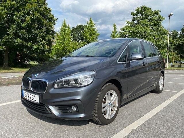 Grau Gebraucht 2015 BMW 218 Gran Tourer Van / Kleinbus | 12.500 € (Fairer Preis) - Bild 1/4