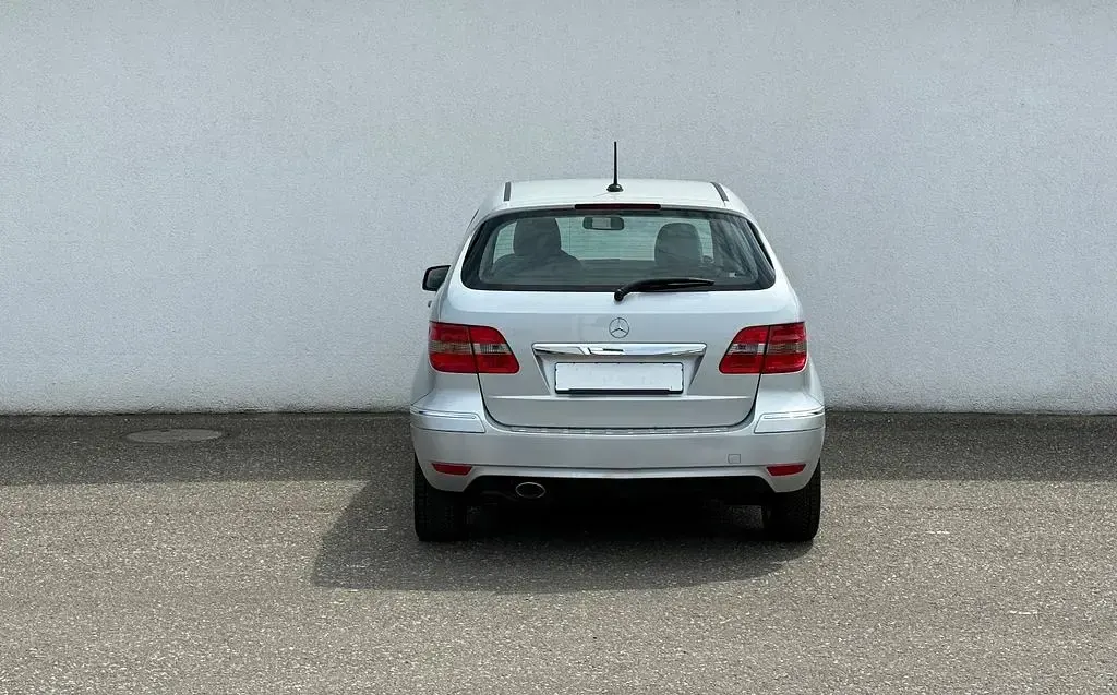 Gebraucht Mercedes B180 Avantgarde 109 PS (80 kW) 2010 Silber Van / Kleinbus