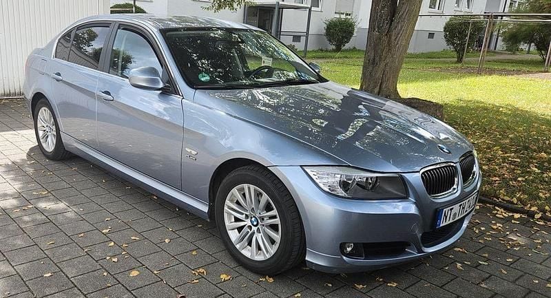 Silber Gebraucht 2011 BMW 325 Limousine | 10.000 € (Superpreis) - Bild 1/4
