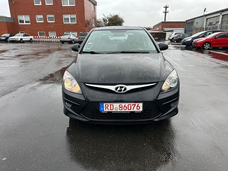 Schwarz Gebraucht 2010 Hyundai i30 Edition Limousine | 1.780 € (Guter Preis) - Bild 1/4