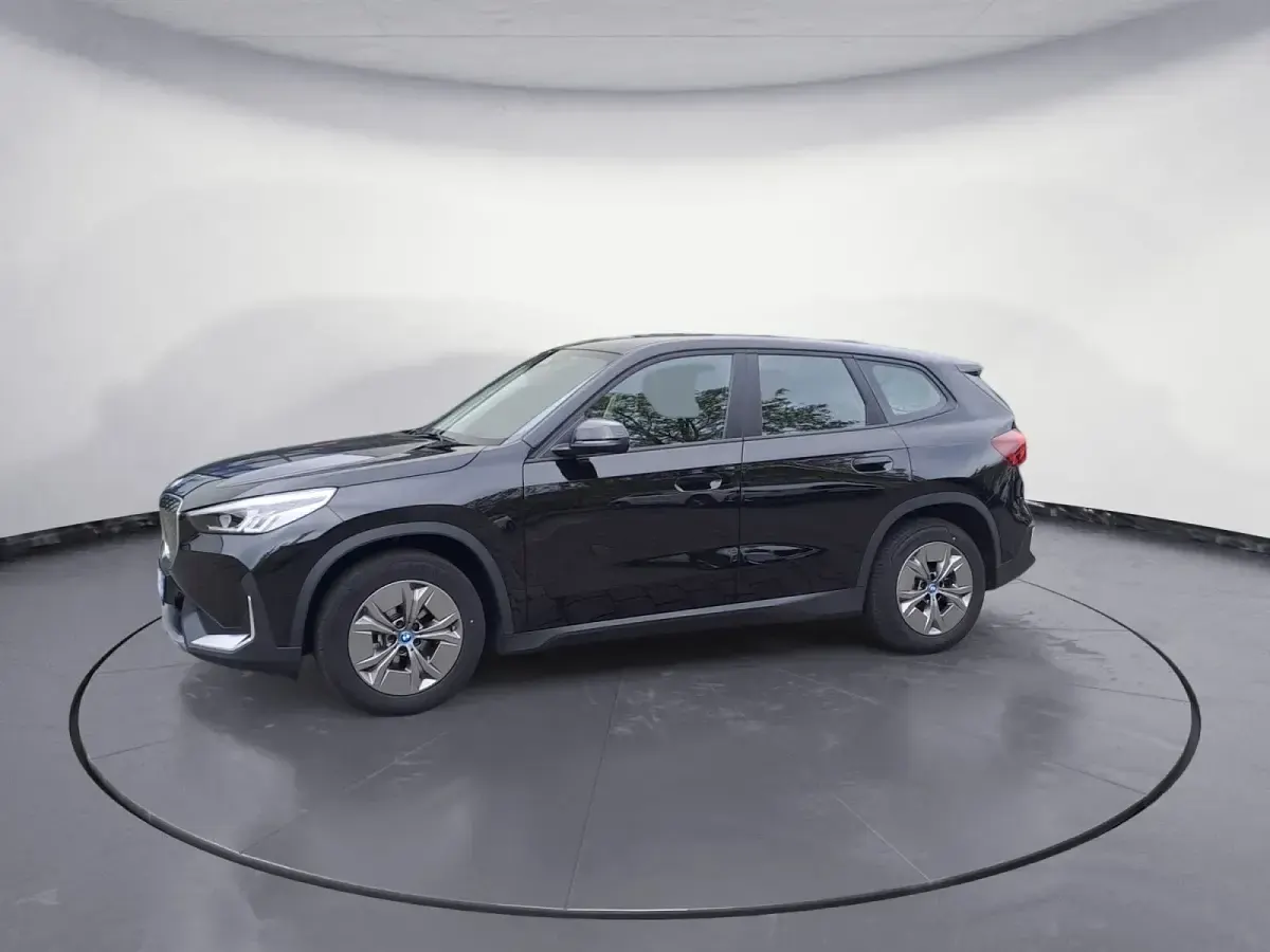 Używany BMW iX1 Performance 150 kW (204 KM) 2024 Czarny SUV