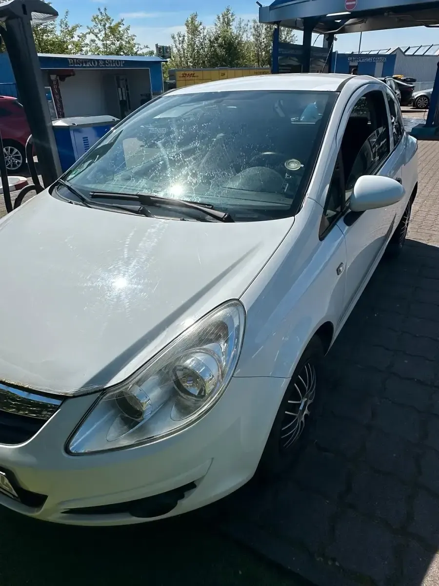 Używany Opel Corsa 60 KM (44 kW) 2010 Biały Hatchback