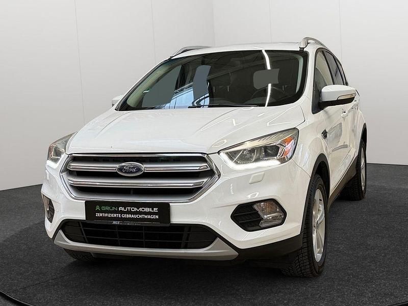 Gebraucht Ford Kuga Titanium 150 PS (110 kW) 2017 Weiß SUV