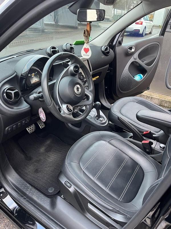 Second-hand Smart ForFour Prime 90 CP (66 kW) 2016 Negru Hatchback