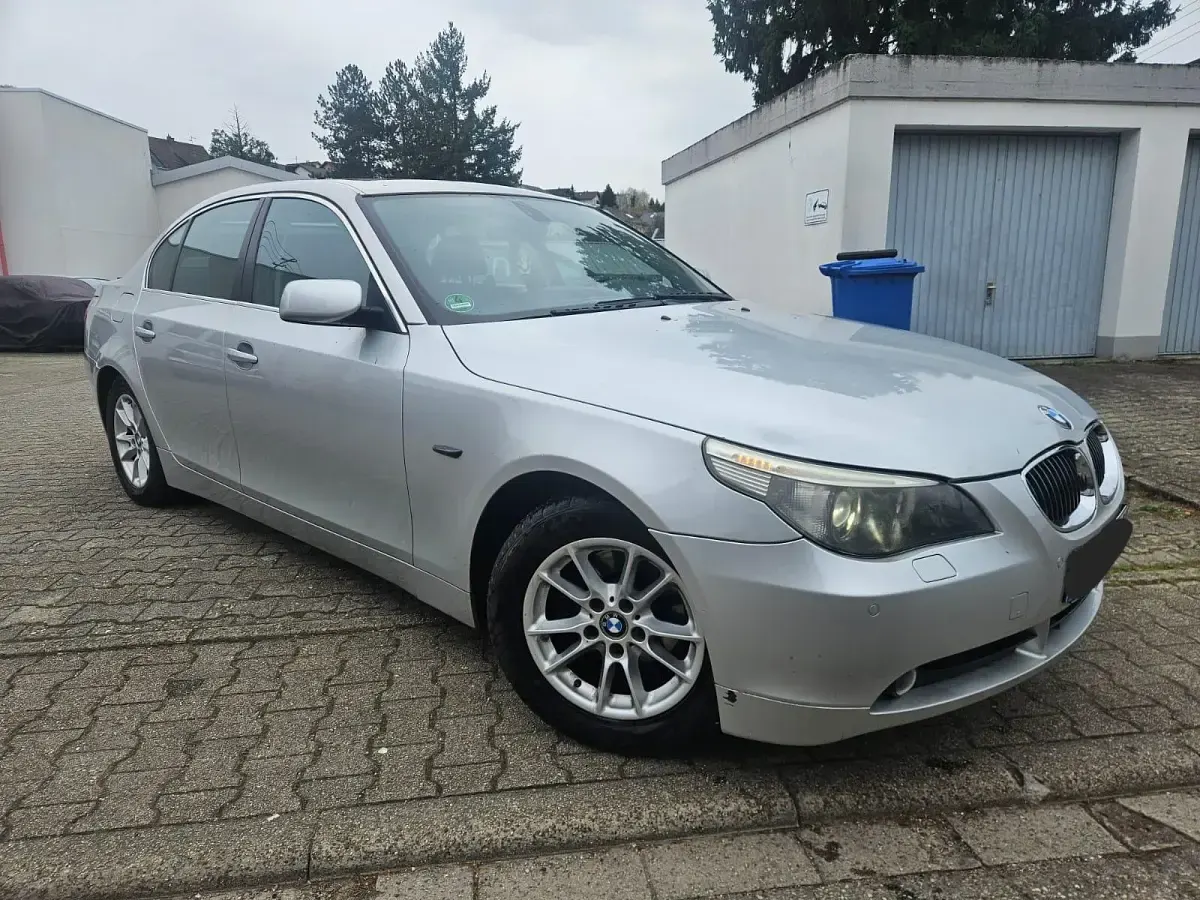 Second-hand BMW 523 177 CP (130 kW) 2007 Argintiu Berlinǎ
