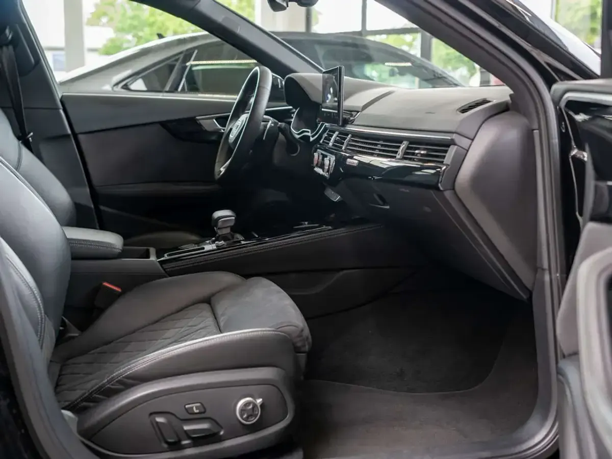 Używany Audi RS4 Ambiente 450 KM (330 kW) 2024 Czarny Kombi