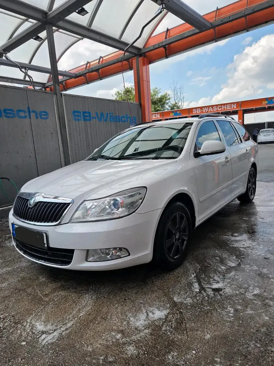 Usado Skoda Octavia 105 CV (77 kW) 2013 Blanco Familiar