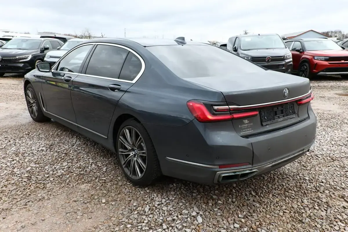 Gebraucht BMW 750L Executive 400 PS (294 kW) 2019 Arktikgrau brillanteffekt Limousine
