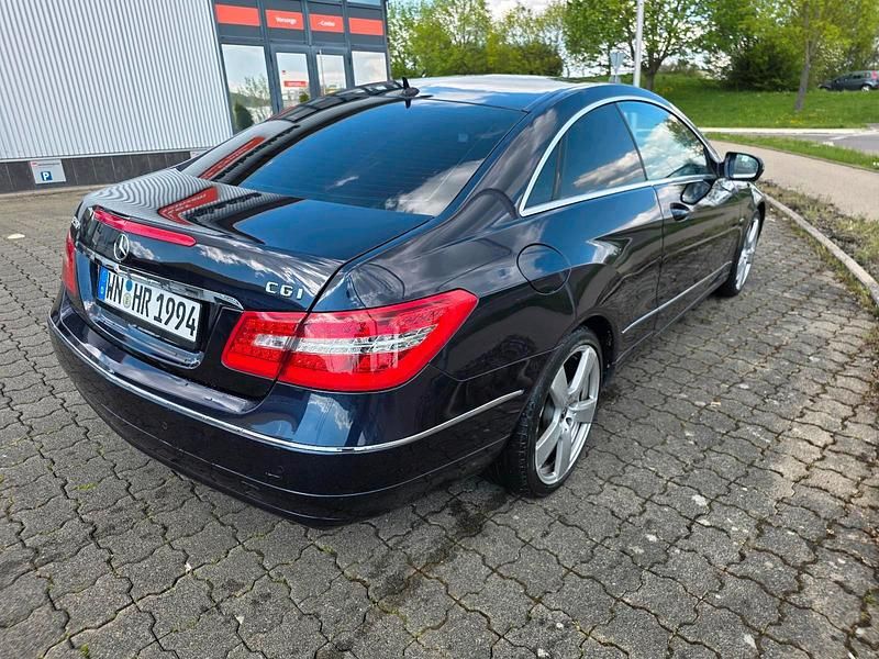 Second-hand Mercedes E250 204 CP (150 kW) 2010 Albastru Coupe