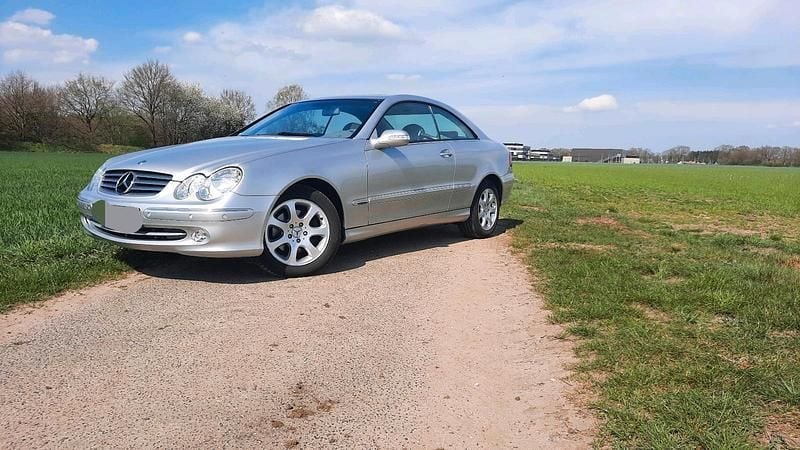Silber Gebraucht 2004 Mercedes CLK240 Coupé | 7.350 € (Guter Preis) - Bild 1/4