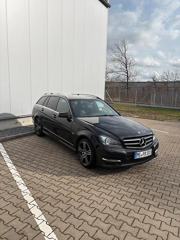 Gebraucht Mercedes C180 156 PS (114 kW) 2013 Schwarz Kombi