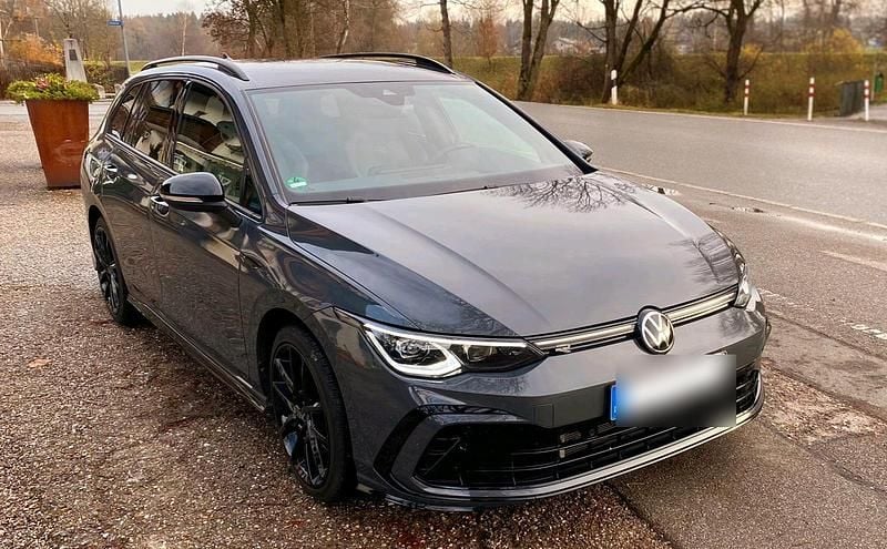 Grau Gebraucht 2022 VW Golf VIII R-line Kombi | 25.000 € (Superpreis) - Bild 1/4