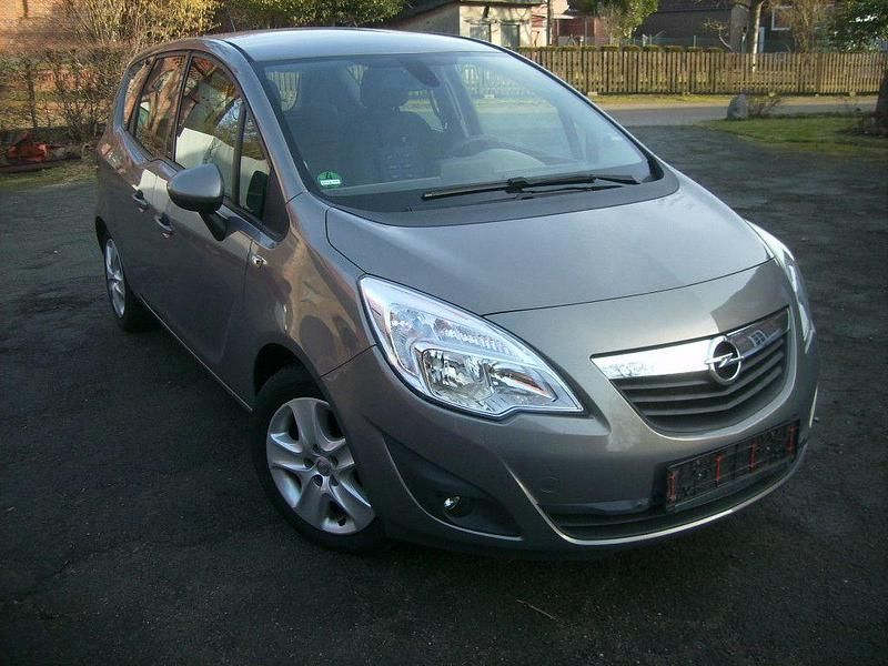 Gebraucht Opel Meriva Edition 120 PS (88 kW) 2010 Braun Van / Kleinbus