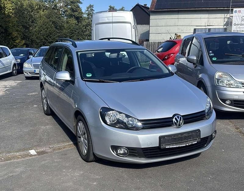 Gebraucht VW Golf VII Trendline 105 PS (77 kW) 2013 Reflexsilber Kombi