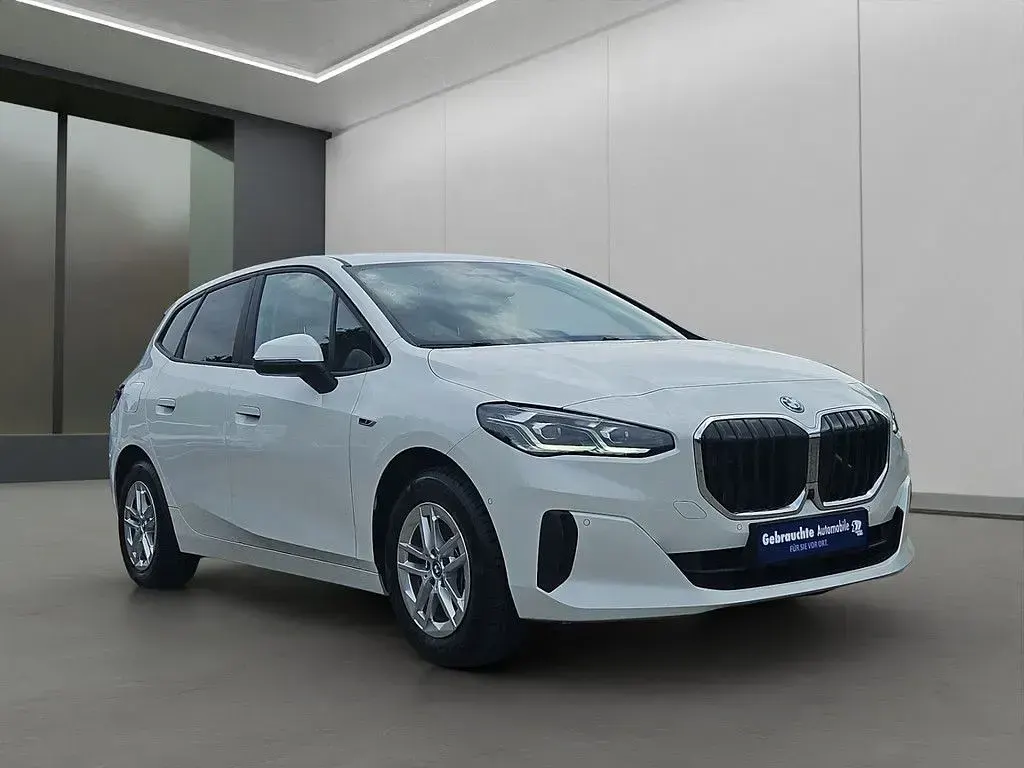 Gebraucht BMW 225 Active Tourer 245 PS (180 kW) 2022 Weiß Van / Kleinbus