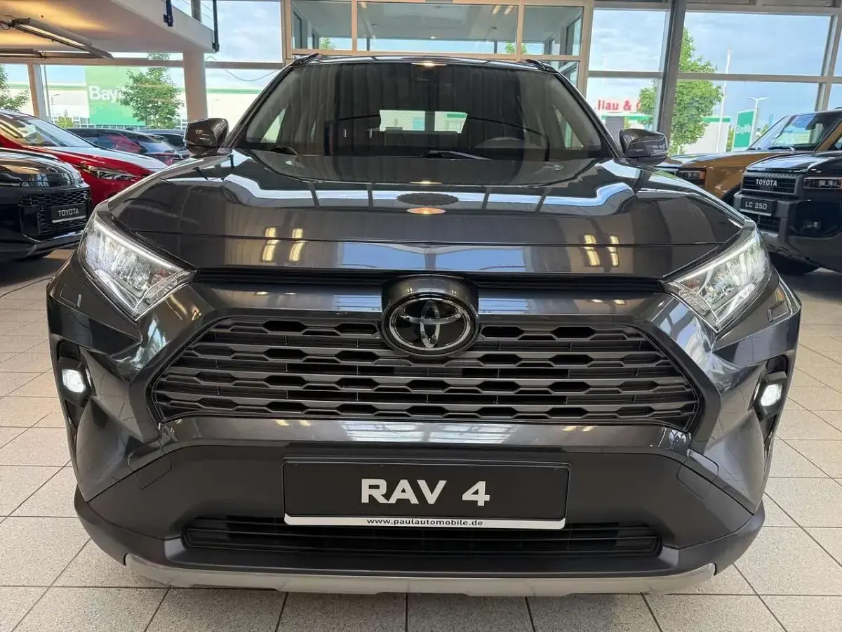 Gebraucht Toyota RAV4 175 PS (128 kW) 2023 Grau SUV