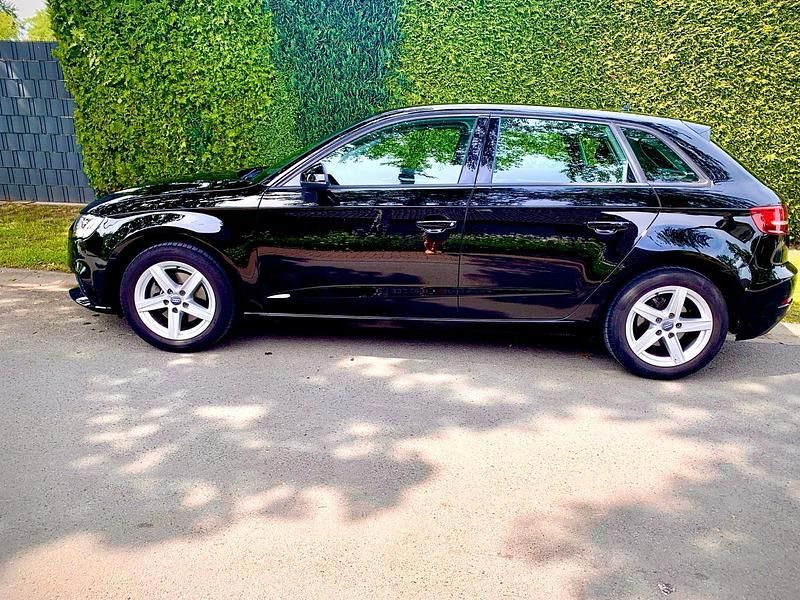 Schwarz Gebraucht 2020 Audi A3 Sportback Kleinwagen | 14.500 € (Fairer Preis) - Bild 1/4