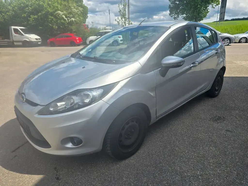 Second-hand Ford Fiesta Trend 82 CP (60 kW) 2010 Argintiu Berlinǎ