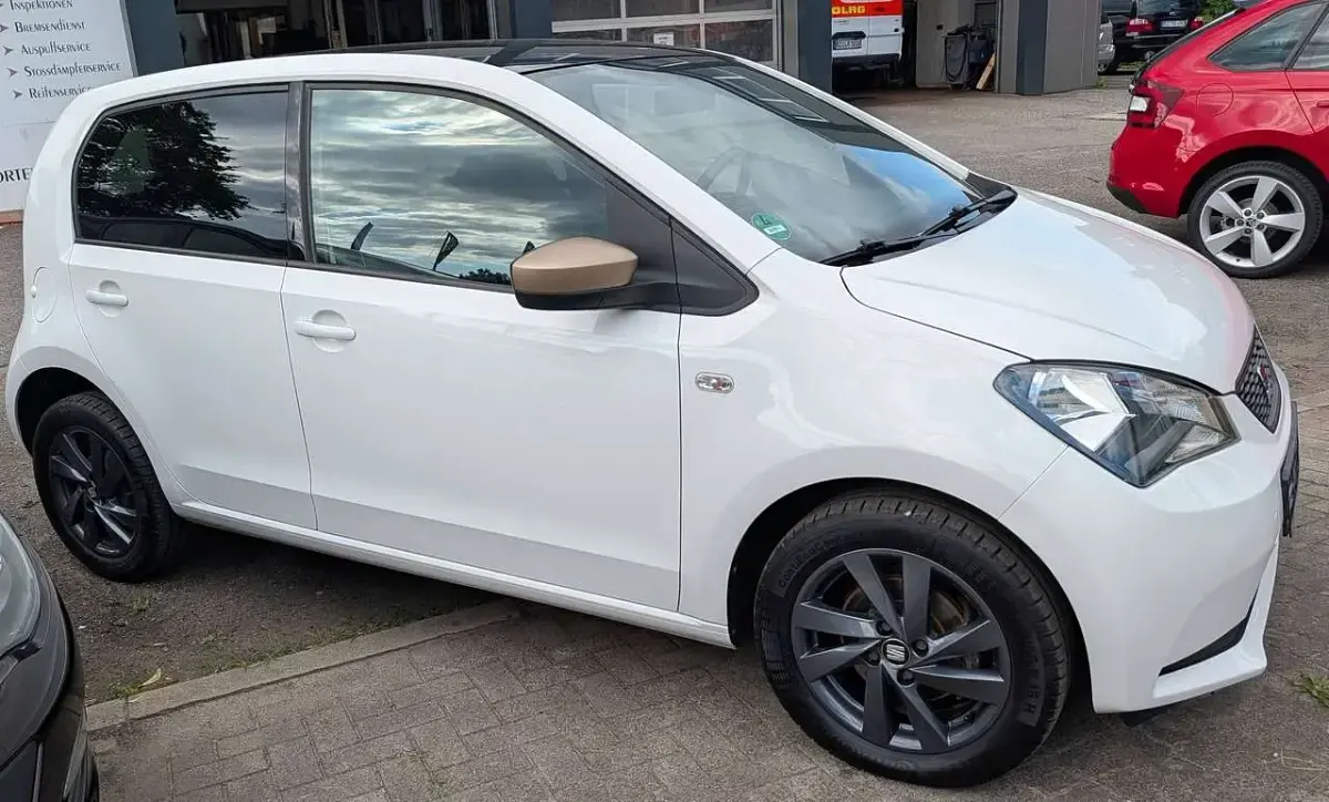 Gebraucht Seat Mii Cosmopolitan 60 PS (44 kW) 2017 "candy" weiss Kleinwagen