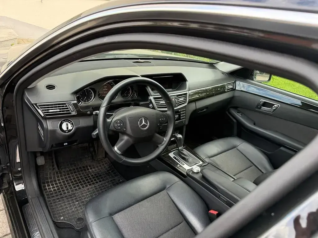Gebraucht Mercedes E220 Avantgarde 170 PS (125 kW) 2009 Schwarz Limousine