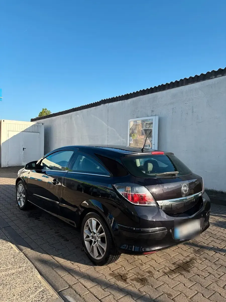 Gebraucht Opel Astra 110 PS (80 kW) 2009 Schwarz Coupé