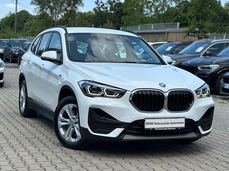 Weiß Gebraucht 2022 BMW X1 SUV | 22.700 € (Fairer Preis) - Bild 1/4