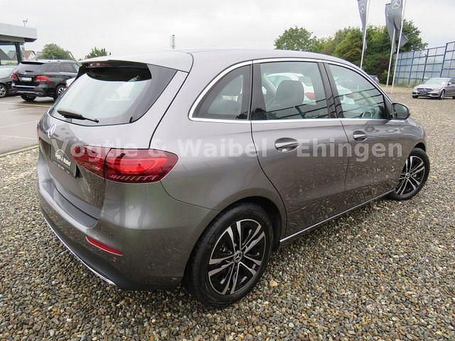 Gebraucht Mercedes B180 Advanced 116 PS (85 kW) 2023 Grau Van / Kleinbus