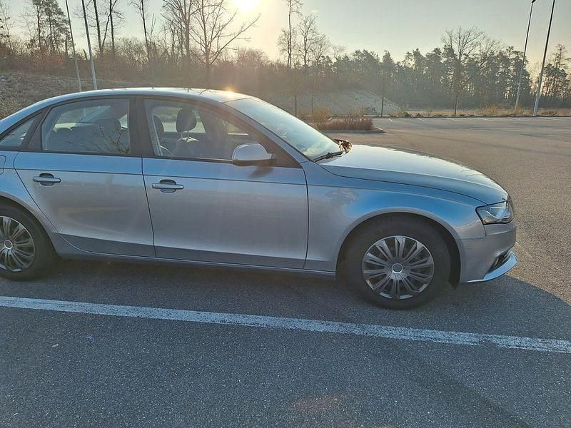 Second-hand Audi A4 Ambiente 120 CP (88 kW) 2012 Argintiu Berlinǎ