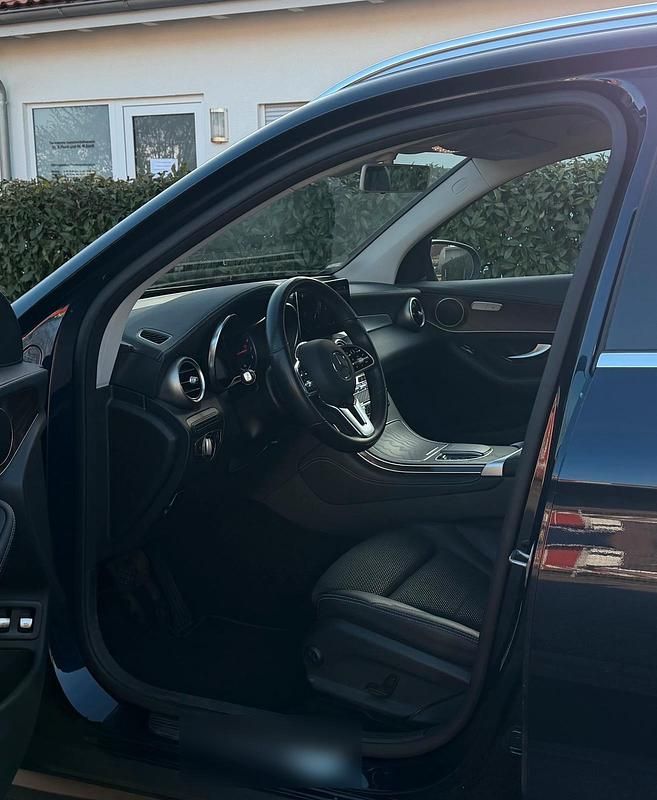 Gebraucht Mercedes GLC200 AMG line 197 PS (144 kW) 2020 Blau SUV