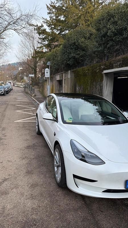 Gebraucht Tesla Model 3 Standard Range 239 kW (325 PS) 2022 Weiß Limousine