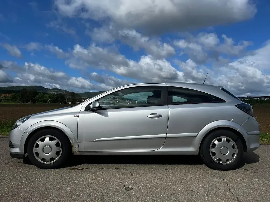 Gebraucht Opel Astra GTC Sport 125 PS (91 kW) 2005 Grau Limousine