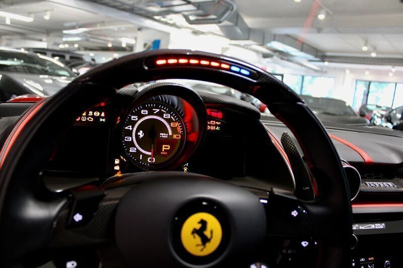 Gebraucht Ferrari 812 799 PS (587 kW) 2018 Rot
