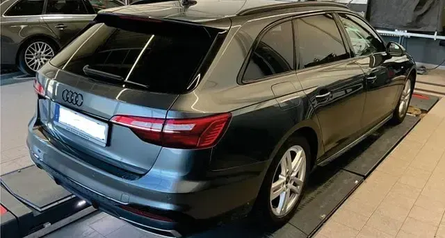Gebraucht Audi A4 S-Line 204 PS (150 kW) 2023 Grau Kombi