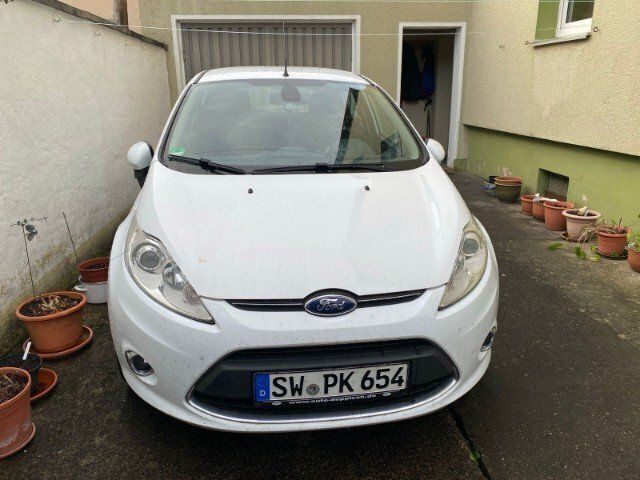Gebraucht Ford Fiesta 120 PS (88 kW) 2012 Weiß Kleinwagen