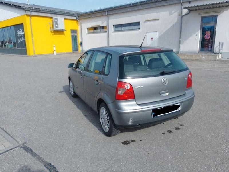 Gebraucht VW Polo Cricket 75 PS (55 kW) 2004 Grau Kleinwagen