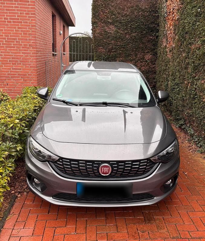 Gebraucht Fiat Tipo Lounge 95 PS (69 kW) 2017 Grau Kleinwagen