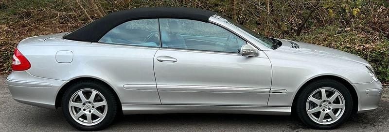 Silber Gebraucht 2003 Mercedes CLK200 Avantgarde Cabrio | 11.490 € (Teuer) - Bild 1/4