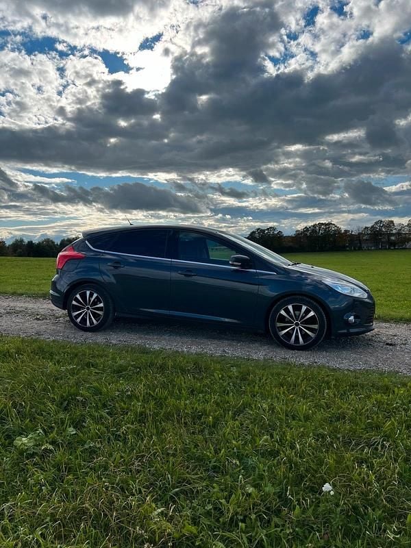 Gebraucht Ford Focus 116 PS (85 kW) 2014 Andere farben Limousine